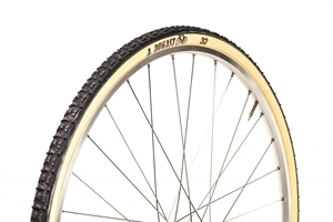 A Dugast Typhoon katoen